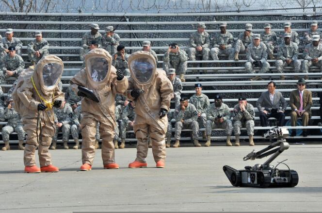 Le 4 avril 2013, le 23e bataillon chimique de l'armée américaine a effectué des démonstrations de lutte contre des armes chimiques et bactériologiques en Corée du sud.