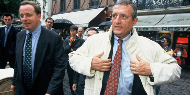 Francois Léotard et Renaud Donnedieu de Vabres (à gauche) lors de la campagne des élections législatives à Tours, en 1997.