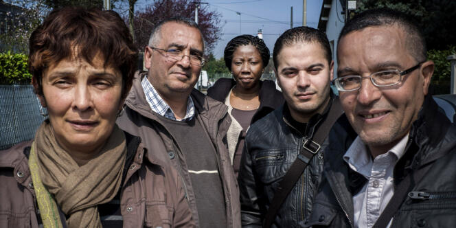 Antoinette, Fatma, Mustapha, Ahmed, Saïd, des militants de la section PS de Vaulx-en-Velin (Rhône), le 3 avril.