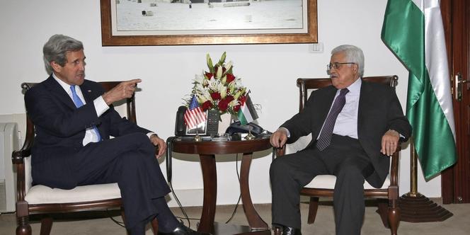 John Kerry et Mahmoud Abbas, le 7 avril à Ramallah.