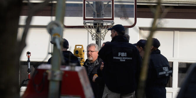 Les enquêteurs du FBI sur les lieux de l'arrestation de Djokhar Tsarnaev, à Watertown (Massachusetts), samedi 20 avril.