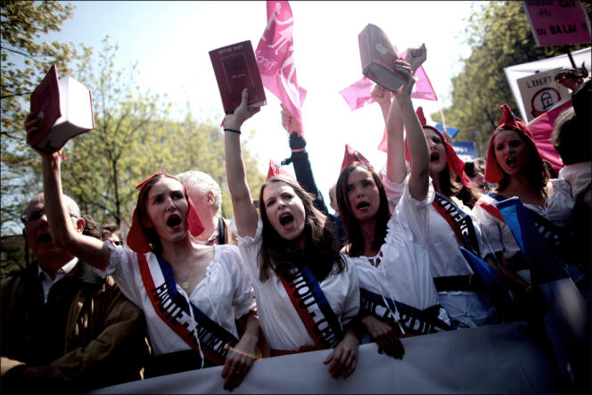  La tête du cortège de la manifestation contre le mariage homosexuel, le 21 avril à Paris.