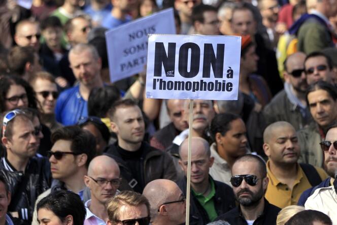 Rassemblement contre l'homophobie et l'égalité des droits, place de la Bastille, à Paris, dimanche 21 avril 2013. 