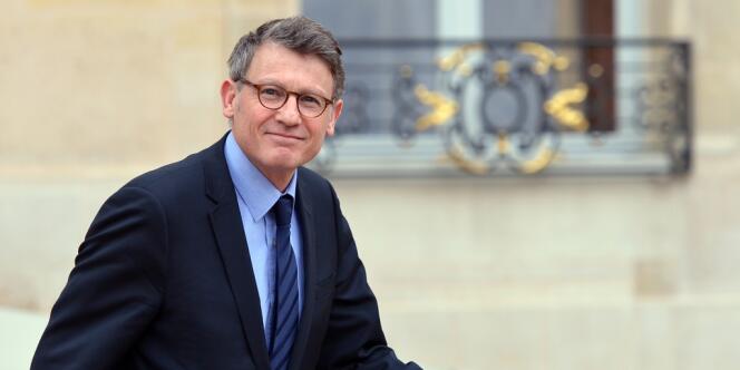 Le ministre de l'éducation Vincent Peillon quitte l'Elysée, le 10 avril.