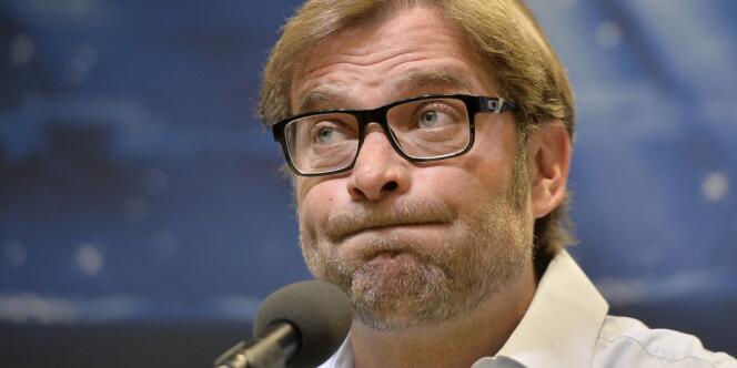Jürgen Klopp, perplexe en conférence de presse, le 23 avril à Dortmund.