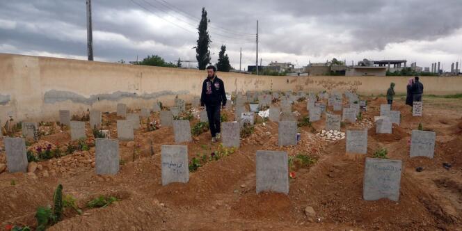 Un cimetière dans la ville de Homs, le 20 avril.