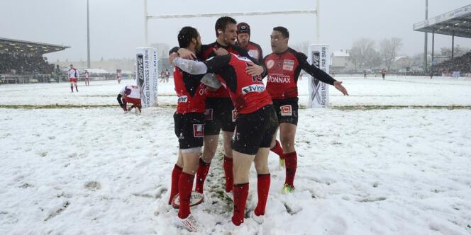 Un jour de rugby sous la neige. Oyonnax-Béziers, le 27 avril.