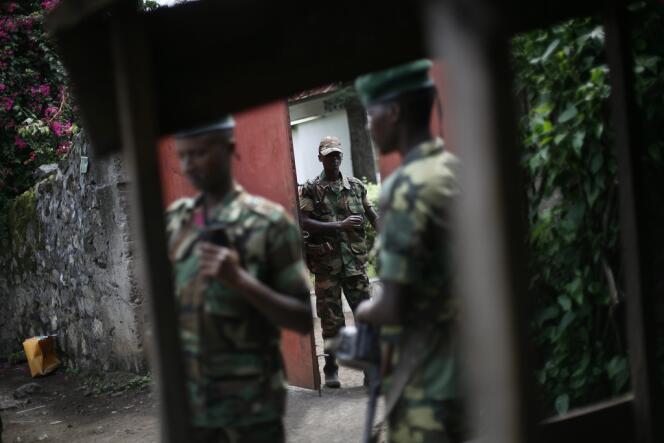 Des rebelles du M23 se retirent de Goma, à l'est de la RDC, le 1er décembre 2012.
