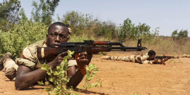 Des soldats maliens au cours d'une séance d'entrainement, le 7 mai 2013 à Koulikoro.