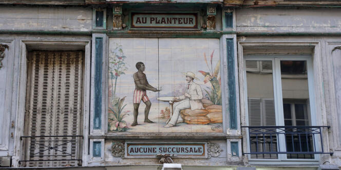 Fresque coloniale en plein coeur de Paris.