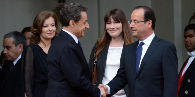François Hollande prend la place de Nicolas Sarkozy à l'Elysée, le 15 mai.