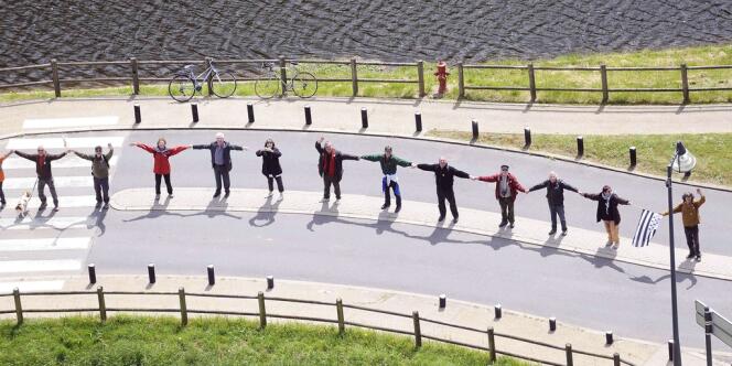 La chaîne humaine des opposants au projet d'aéroport de Notre-Dame-des-Landes, le 11 mai.
