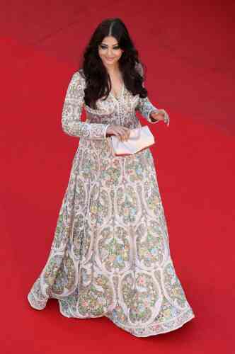 Indian actress Aishwarya Rai poses on May 20, 2013 as she arrives for the screening of the film 