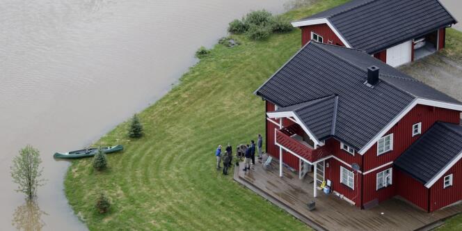 La Norvège a connu des inondations exceptionnelles au printemps. Ici, une maison à Evenstad, 
dans le centre du pays, encerclée par les eaux, jeudi 23 mai 2013.