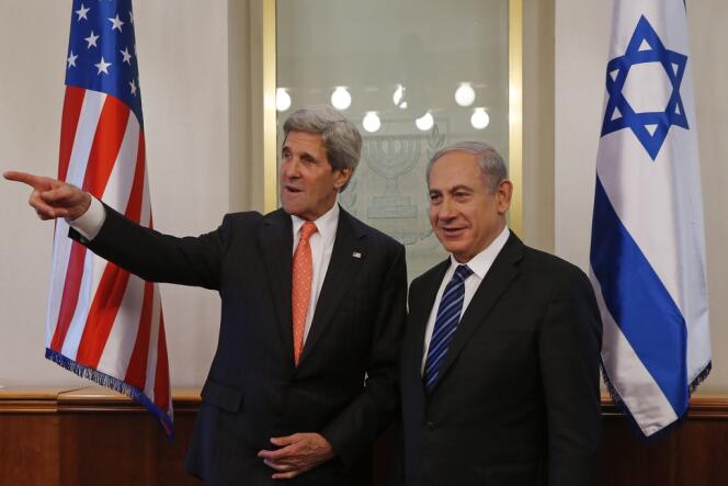 John Kerry et Benjamin Nétanyahou, à Jérusalem, le 23 mai.