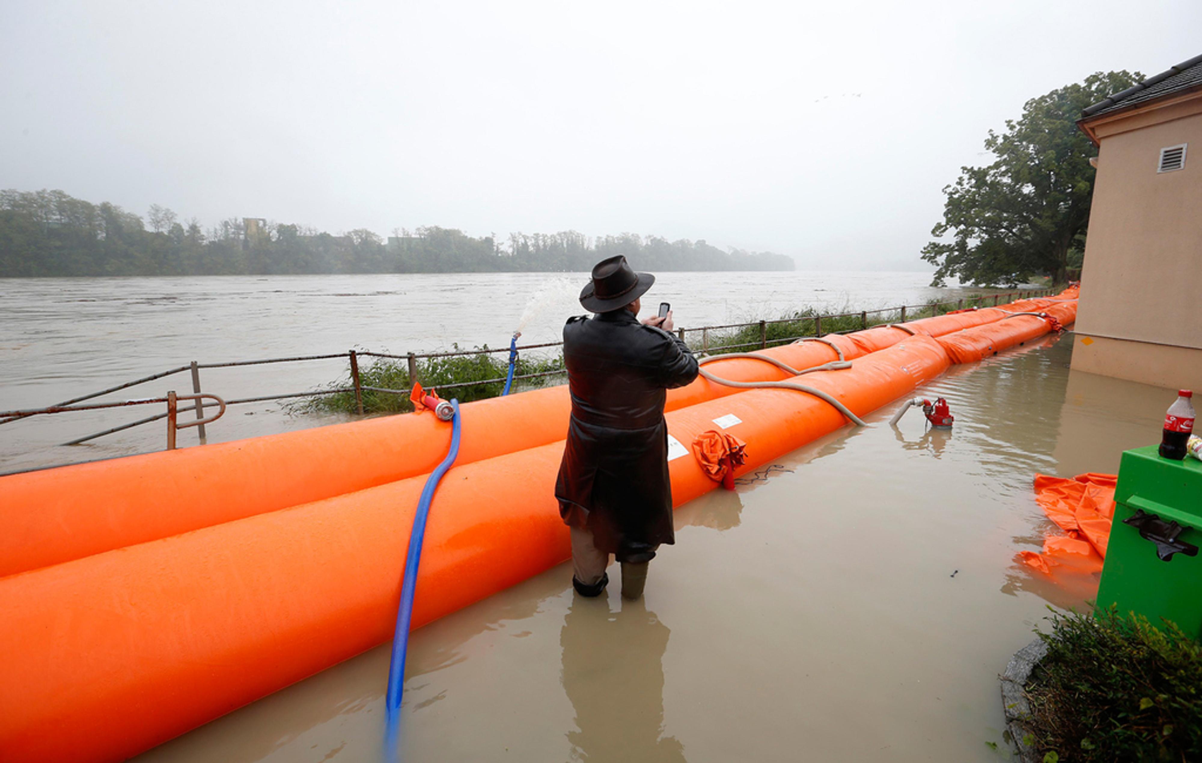 Inondations en Europe dix morts, des milliers de foyers évacués