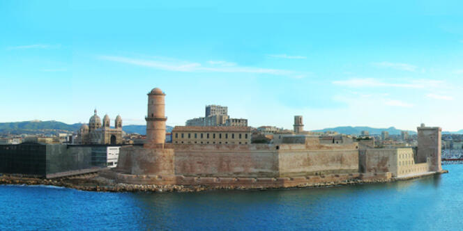 Le J4 et le fort Saint-Jean à Marseille.