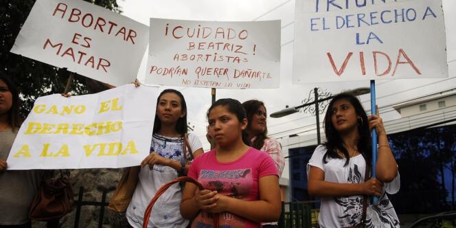 Des manifestantes anti-avortement, le 31 mai à San Salvador.