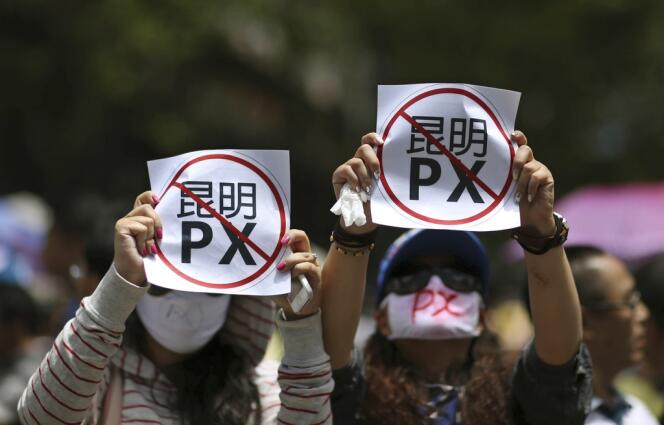 Manifestation contre un projet d'usine d'usine chimique, le 16 mai à Kunming, dans le Yunnan, en Chine.