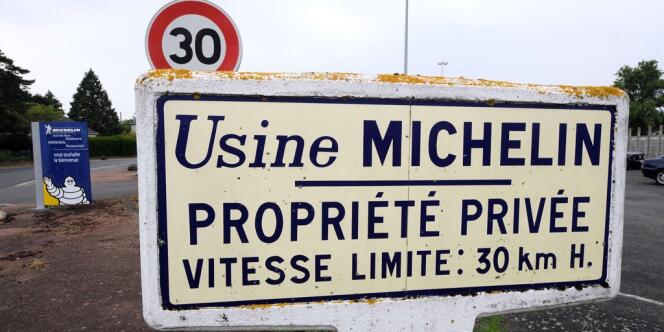 A l'entrée de l'usine Michelin de Joué-lès-Tours.