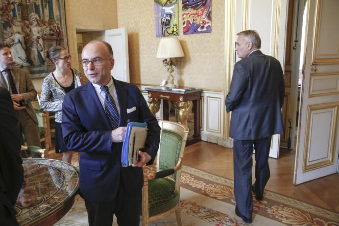 Bernard Cazeneuve et Jean-Marc Ayrault à Matignon, le 12 juin 2013.