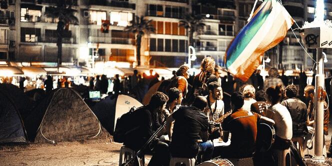 Le vent de la révolte se propage. Le 9 juin, plusieurs milliers de manifestants s'étaient rassemblés à Izmir (ci-contre et ci-dessous). Photo: Ozan Kose/AFP