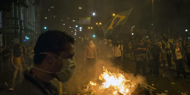 Manifestation à Rio de Janeiro, lundi 17 juin.