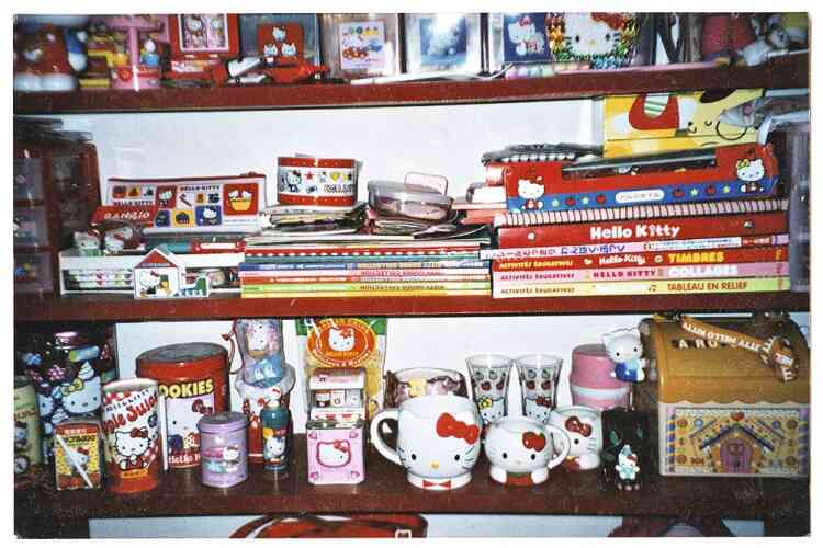 7 - "Petite, je collectionnais tous les produits Hello Kitty, surtout les plus vintage.  J'ai commencé à apprendre le japonais à  l'âge de 9 ans et, à 17 ans, dans le cadre  d'un concours, j'ai écrit une rédaction  sur Hello Kitty. J'ai remporté le prix : un billet d'avion pour Tokyo et 5 000 francs."