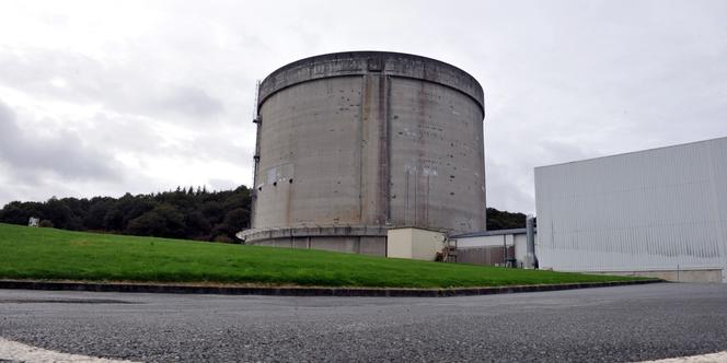 Prototype mis en service en 1967 et arrêté en 1985, la centrale de Brennilis est l'unique exemple industriel français de la filière nucléaire à eau lourde, ensuite abandonnée au profit des centrales à eau pressurisée.