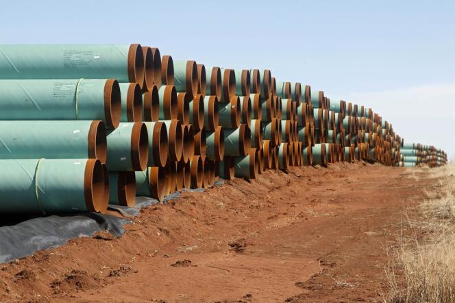 Des pipelines attendant d'être posés dans le cadre du projet d'oléoduc géant Keystone XL, en 2012 à Ripley (Oklahoma).