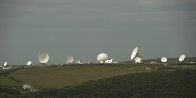 La station d'écoute de Bude, sur la côte ouest de l'Angleterre, serait utilisée pour surveiller une partie des cibles du GCHQ, l'agence de surveillance électronique britannique.
