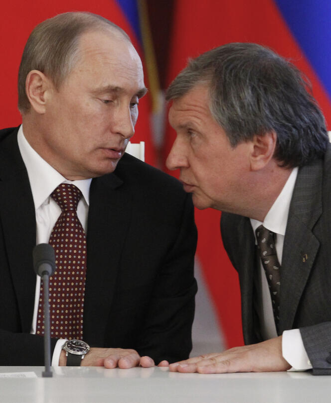 Vladimir Poutine et Igor Setchin, PDG de Rosneft, à Moscou, le 2 juillet. 