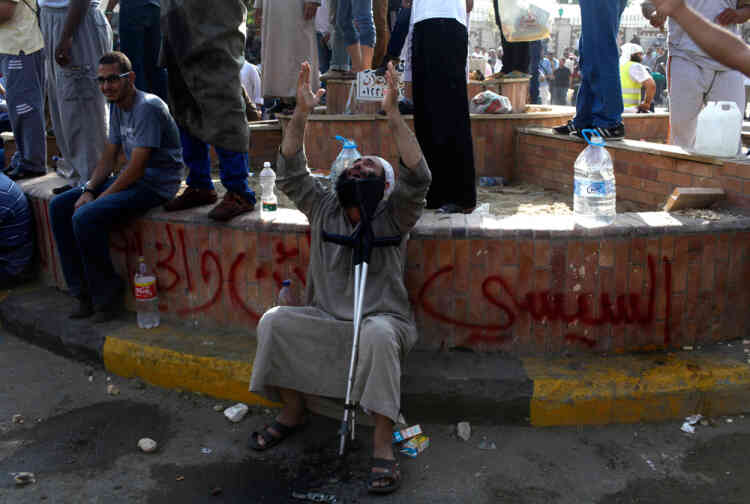 A supporter of deposed Egyptian president Mohamed Mursi prays after clashes with army soldiers near the Republican Guard headquarters, in Cairo, July 8, 2013. The death toll in violence on Monday at the Cairo headquarters of the Republican Guard rose to 42, Egyptian state television said, after the Muslim Brotherhood accused the security forces of attacking protesters there. REUTERS/Asmaa Waguih (EGYPT - Tags: POLITICS CIVIL UNREST)