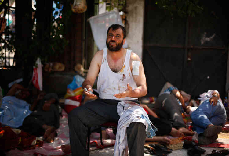 A wounded supporter of Egypt's deposed President Mohamed Mursi reacts on a street in in Cairo July 8, 2013. The death toll in violence on Monday at the Cairo headquarters of the Republican Guard rose to 42, Egyptian state television said, after the Muslim Brotherhood accused the security forces of attacking protesters there.   REUTERS/Suhaib Salem (EGYPT - Tags: POLITICS CIVIL UNREST)
