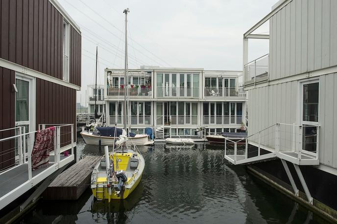 pays-bas : "vivre dans une maison flottante, c'est l'aventure"