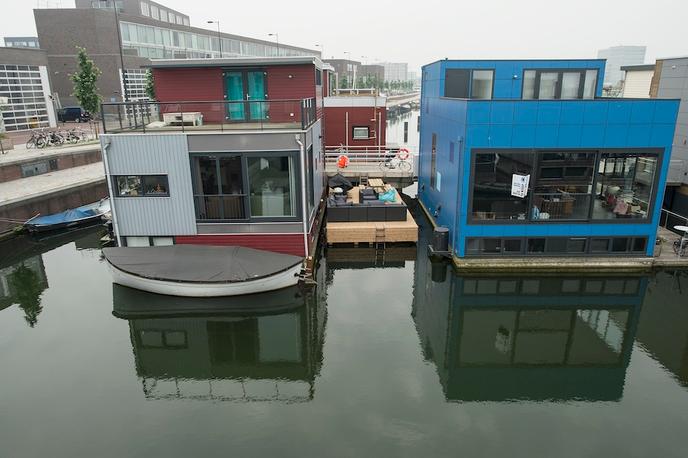 pays-bas : "vivre dans une maison flottante, c'est l'aventure"