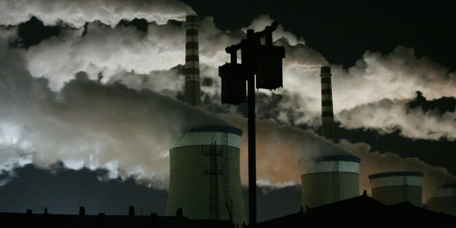 Le captage du CO2 dans les fumées des usines et des centrales thermiques, puis son stockage sous terre, est l'une des pistes explorées pour limiter le réchauffement climatique