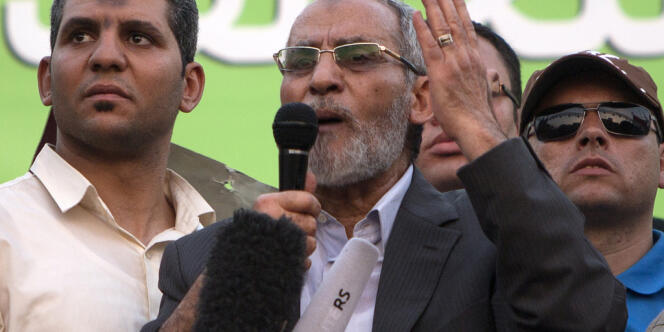 Mohamed Badie guide suprême des Frères musulmans, s'adresse à des militants au Caire, le 5 juillet. La justice égyptienne a ordonné son arrestation le 10 juillet. 