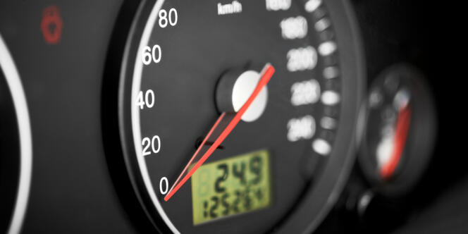 Les régulateurs et limiteurs de vitesse favorisent l'hypovigilance au volant et une moindre maîtrise du véhicule, selon une étude de l'Université de Strasbourg dévoilée par la Fondation Vinci Autoroutes.