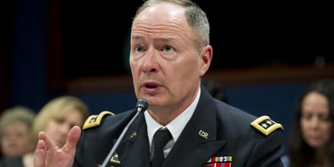 Le directeur de la NSA, Keith Alexander, témoigne devant le Comité de la Chambre des représentants sur le renseignement à propos du programme d'écoutes Prism, à Washington, le 18 juin 2013.