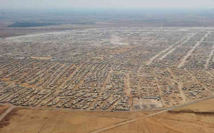 An aerial view shows the Zaatari refugee camp on July 18, 2013 near the Jordanian city of Mafraq, some 8 kilometers from the Jordanian-Syrian border. The northern Jordanian Zaatari refugee camp, now home to 160,000 Syrians, equal in size to what would be Jordan's fifth-largest city. AFP PHOTO/MANDEL NGAN/POOL