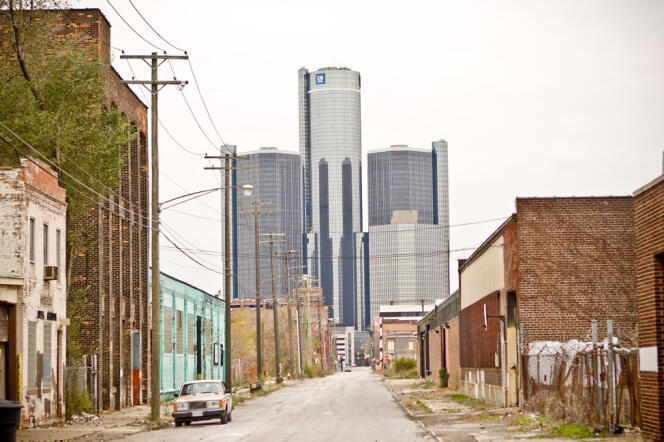 La capitale économique de l'Etat du Michigan accueille le siège social de General Motors. Selon le gouverneur républicain de l'Etat, Rick Snyder, la ville compte 78 000 bâtiments abandonnés.