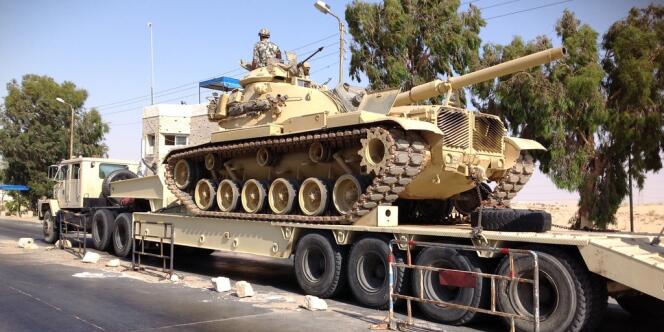 Un tank de l'armée égyptienne déployé à Al-Arish, dans le nord du Sinaï, le 16 juillet.