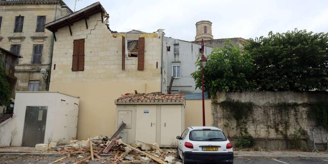 La maison endommagée par la chute du clocher de l'église de Pauillac, samedi 27 juillet.
