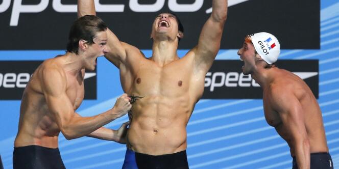 Agnel, Manaudou et Gilot exultent, leur compère Jérémy Stravius vient de toucher avant l'Américain lors de la finale du relais 4x100m nage libre.