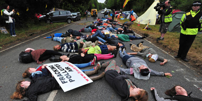 Des militants anti-gaz de schiste à Balcombe, au Royaume-Uni, le 31 juillet.