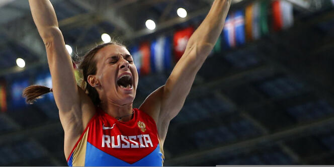 Yelena Isinbayeva est championne du monde de la perche devant son public à Moscou, le 13 août 2013.