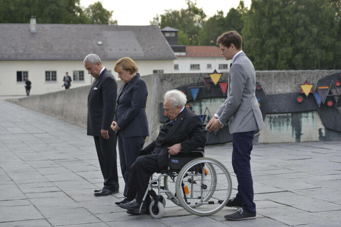 En visite dans l'Etat-région, fief des conservateurs, la chancelière a vanté les mérites d'une politique économique fondée sur l'investissement et la recherche. Ici, Angela Merkel à Dachau le 20 août.