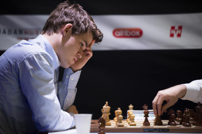 Partie d'échecs entre le Norvégien Magnus Carlsen et le champion d'Azerbaïjan Teimour Radjabov lors d'un Tournoi de Blitz le 7 mai à Sandnes.