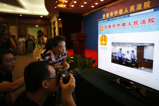 Microblog diffusant en direct le procès pour corruption de Bo Xilai, le 22 août, à Jinan. 